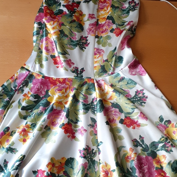 Cocktail gown Floral silk sleeveless - Picture 7 of 9